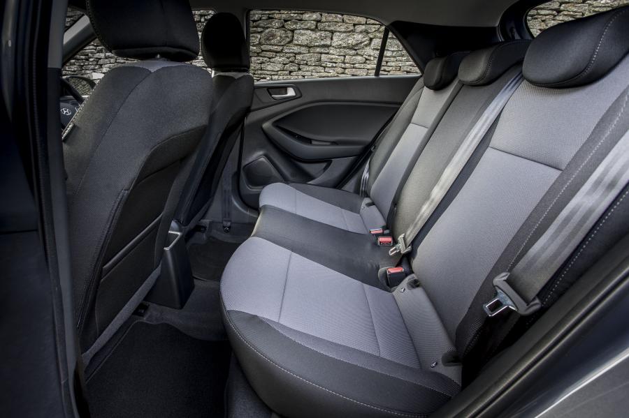  Hyundai i20 Active 2016 года  (UK) (фото 2 из 20)